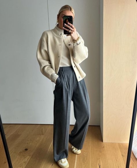 Grey Pullover Outfit, Jeans And Loafers Outfit, Grey Trousers Outfit, Eurotrip Outfits, Palazzo Outfit, Uniqlo Outfit, Comfy Chic Outfits, Lydia Tomlinson, Grey Pants Outfit