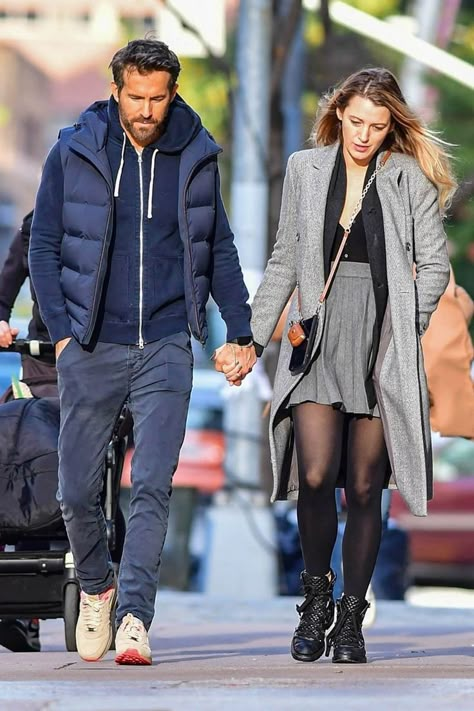 Streetwear Men Outfits Street Fashion, Ryan Reynolds Style, Winter Outfits Men Streetwear, Blake Lively And Ryan Reynolds, Winter Outfits Street Style, Outfits Men Streetwear, Hold Hands, Winter Streetwear, Dad Fashion