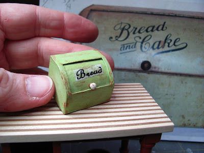 DOLLHOUSE VINTAGE BREAD BOX - How to make a vintage bread box from card stock for your dollhouse. | Dollhouse Miniature Furniture - Tutorials | 1 inch minis | Bloglovin’ Dollhouse Vintage, Vintage Bread Boxes, Modern Dollhouse Furniture, Dollhouse Tutorials, Dollhouse Miniature Tutorials, Doll Furniture Diy, Diy Doll Miniatures, Miniature Dollhouse Furniture, Doll House Crafts