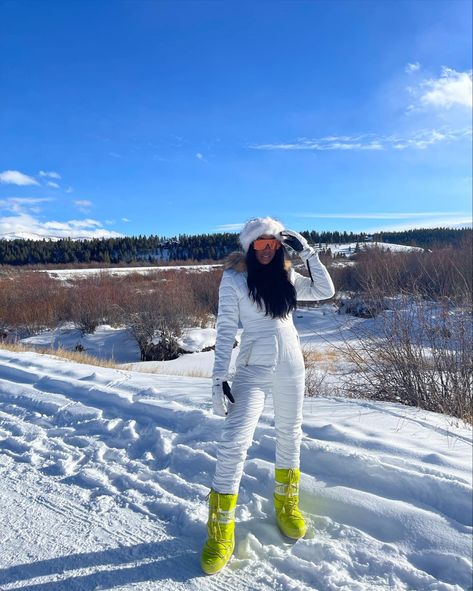 #snowmobile #skiingoutfit #breckenridge #blackgirlfashion Womens Snowmobile Outfits, Snowgear Outfit, Snowmobiling Outfit, Snowmobile Outfit Woman, Snowmobile Outfit, Snowmobiling Girl, Ski Bunny, Ski Outfits, Ski Bunnies