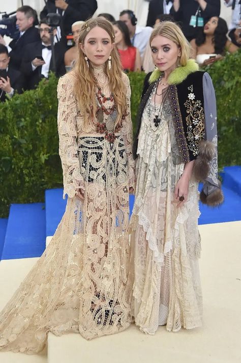 Looks Boho, Ashley Olsen Style, Olsen Fashion, Olsen Twins Style, Met Gala Dresses, Moda Hippie, Look Boho Chic, Mary Kate Ashley, Boho Inspiration