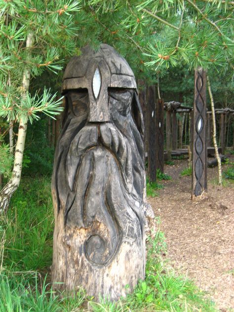 Viking Wood Carving, Art Sculpture En Bois, Tre Kunst, Art Viking, Wood Carving Faces, Tiki Statues, Wooden Carving, Tree Faces, Wood Spirit