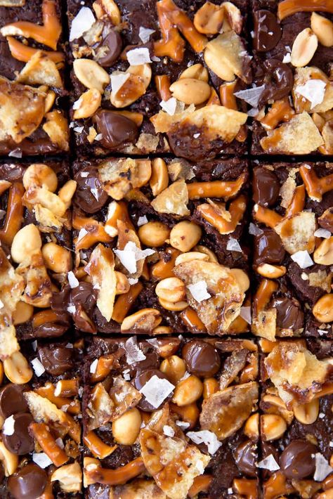 butter Salty Brownies, Chocolate Potato Chips, Burger Cake, The Munchies, Pizza Burger, Broma Bakery, Bbq Pizza, Brownie Toppings, Treats Recipes