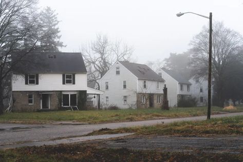 Over 100 Homes Abandoned In This Columbus, Ohio Neighborhood - Architectural Afterlife Old Abandoned Buildings, Knox County, Round House, Best Places To Live, Abandoned Houses, Columbus Ohio, In Law Suite, Abandoned Places, Columbus