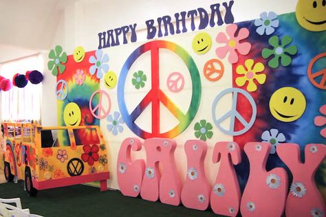 70s Themed Birthday Party, Easy Paper Crafts For Kids, Flower Power Party, Hippie Birthday Party, 70s Party Theme, 60s Theme, 70s Theme Party, Looks Hippie, 70s Disco Party