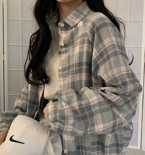 Korean Girl Fashion Aesthetic, Flannel Outfits Korean, Flannel Outfits Girl, Outfit With Flannel, Flannel Outfits Aesthetic, Flannel Aesthetic, Flannel Outfits Summer, Flannel Girl, Flannel Shirt Outfit