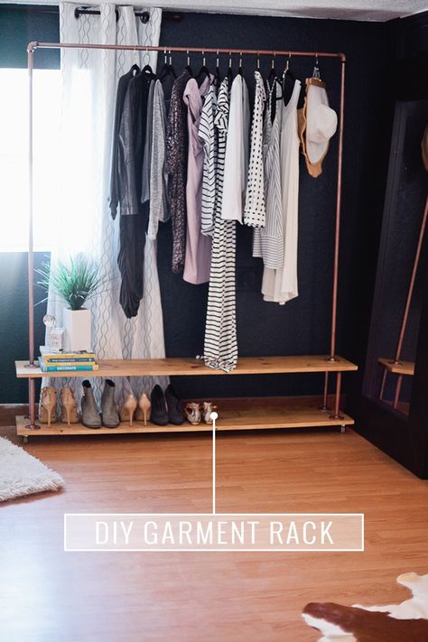 Rolling DIY Garment Rack. Get the full simple and easy tutorial to make your own wardrobe rack! Diy Garment Rack, New Wardrobe Design, Industrial Clothing Rack, Diy Closet Storage, Robe Diy, Industrial Clothing, Diy Clothes Rack, Diy Clothes Refashion, Diy Clothes Videos