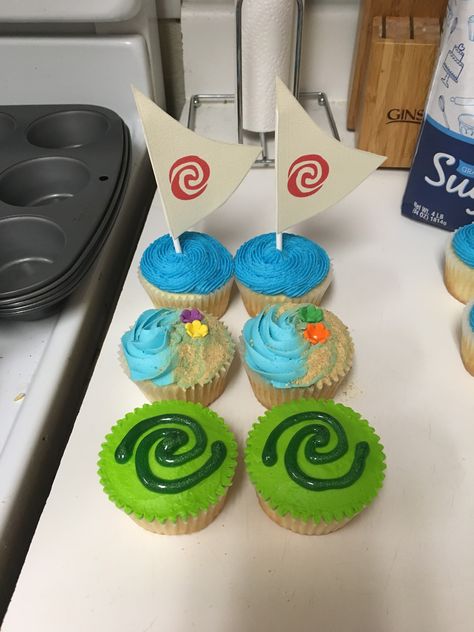 Moana Pull Apart Cupcakes, Moana Theme Cupcakes, Moana Birthday Cake Diy, Moana Cupcakes Ideas, Moana Themed Birthday Party Food, Maui Cupcakes, Moana Cupcake Cake, Moana Birthday Cupcakes, Moana Cupcake Ideas