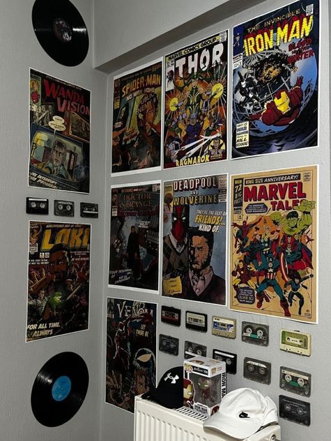 Marvel Bedroom Wallpaper, Marvel Posters For Room, Marvel Wall Decor Aesthetic, Comic Home Decor, Spiderman Apartment, Marvel Dorm Room, Spider Man Wall Decor, Comic Room Aesthetic, Spiderman House Decor