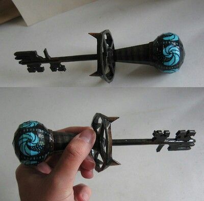 skeleton key. this is so legit!!! Soul Gem Skyrim, Skyrim Skeleton, Skyrim Skill Tree, Skyrim Blades, Skyrim Skeleton Key, Skyrim Daedric Artifacts, The Skeleton Key, Skyrim Cosplay, Elder Scrolls Games