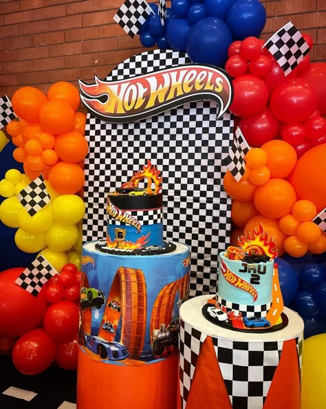 Cindy🎈| Balloon Stylist | Ain’t no party like a Hot Wheels Party! 🏎️🏎️🏎️🏎️ ——— #twenty8balloonco #hotwheels #hotwheelsparty #balloonbackdrop #bayareaballoons… | Instagram Hot Wheels Birthday Party Ideas, Hot Wheels Party Decorations, Hot Wheels Decorations, Hot Wheels Themed Birthday Party, Chicago Wallpaper, Hotwheels Birthday Party, Hot Wheels Party, Hot Wheels Birthday, Boy Birthday Decorations