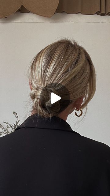 Bun Hairstyles Short Hair, Messy Bun Medium Hair, Chignon Tutorial, Messy Bun For Short Hair, Chignon Hair, Short Hair Bun, Easy Bun Hairstyles, Double Shot, Shot Hair Styles