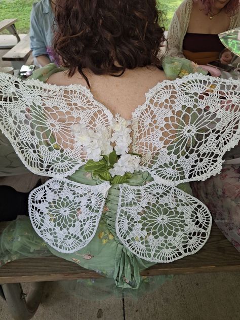 Fairy Wing Ideas, Fairy Wing Diy, Fairy Crochet Pattern Free, Diy Fairy Outfit, Fairy Crafts For Adults, Diy Fairy Corset Top, Crochet Fairy Wings Free Pattern, Fairy Core Crochet, Crochet Fairy Core