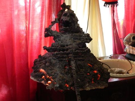 Homemade Burning Corpse instructable.   Soooo cool! Haunted Props, Burning Embers, Witch Props, Diy Haunted House Props, Halloween Props Diy, Halloween Bottles, Creepy Halloween Decorations, Halloween Prop, Halloween Scene