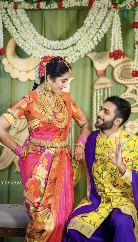 Paithani Couple Outfits, Pythani Sarees Blouse Designs, Bridal Sarees South Indian, Indian Bridal Sarees, Indian Sari Dress, Couple Wedding Dress, Wedding Saree Blouse, Wedding Saree Blouse Designs, Wedding Photoshoot Poses