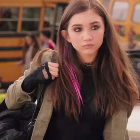 Rowan Blanchard Invisible Sister, Invisible Sister, Ariana Grande Victorious, Jessica Grace, Sisters Movie, Riley Matthews, Rowan Blanchard, Sister Outfits, Paris Jackson