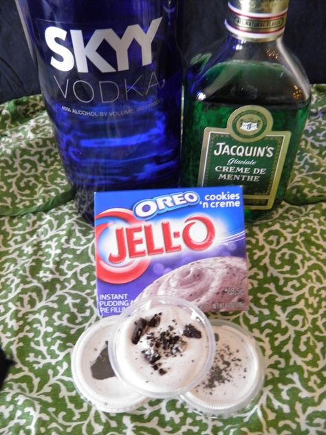 OLYMPUS DIGITAL CAMERA Oreo Pudding Shots, Vodka Alcohol, Skyy Vodka, Oreo Pudding, Mint Oreo, Pudding Shots, Shots Alcohol, My Favorite Recipes, Jello Shots