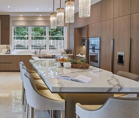 SOPHIE PATERSON (@sophiepatersoninteriors) • Instagram photos and videos Sophie Paterson Interiors, Modern Wood Kitchen, Sophie Paterson, Appliance Garage, Bespoke Kitchen Design, Luxury Kitchen Design, Family Kitchen, Luxury Kitchens, Living Room Decor Modern