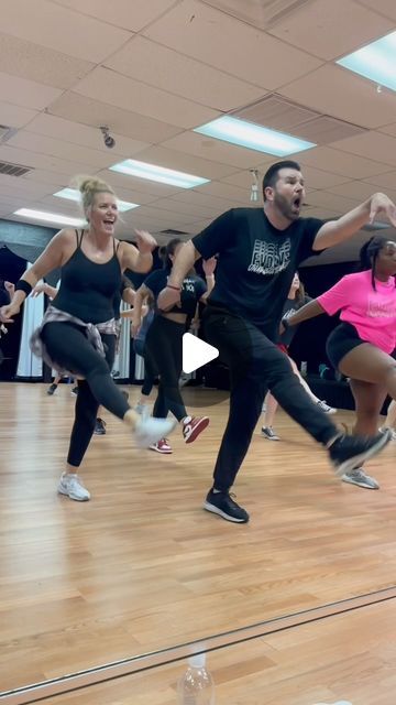 Dance Warm Up Routine, Dance Fitness Workouts, Modern Dance Moves, Fun Dance Moves, Easy Dance Moves, Wobble Dance, Happy Dance Video, Club Dance Moves, Footloose Dance