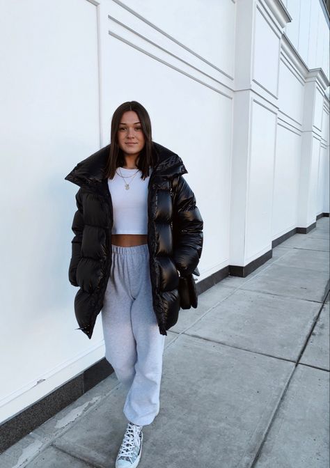 Black Puffer Coat Outfit, Super Puff Outfit, High Top Sneakers Outfit, Aritzia Outfit, Maggie Macdonald, Puffer Coat Outfit, Puffer Outfit, Puffer Jacket Outfit, Black Puffer Coat