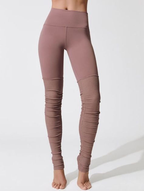 30 Pairs of Leggings You’ll Totally Want to Wear Outside the Gym Yoga Fashion Outfits, Yoga Style Outfits, Yoga Ashtanga, High Waist Sports Leggings, Buy Leggings, Crop Top And Leggings, Outfit Yoga, Color Block Leggings, Yoga Journal