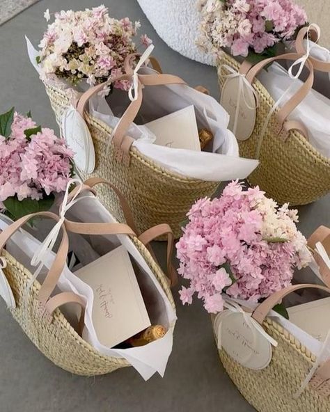 Sophie Waddell Studio on Instagram: "From concept to creation 💘 Loved creating these bespoke bridesmaid basket bags for @miajukes, featuring concept, custom stationery and hydrangea bouquets for her girls 🌸" Bridesmaid Basket, Bridesmaid Baskets, Hydrangea Bouquets, Book Christmas Gift, Basket Bags, Hydrangea Bouquet, Bridesmaid Bags, Bridesmaid Box, Proposal Box