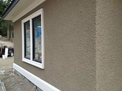 Stucco, also known as the render, is a type of construction material made up of a binder, water, and aggregates.
This material is a shape-changing construction item that’s applied wet, then it later hardens to a very dense solid. The material is known to be utilized as a decorative coating for walls and ceilings.
Additionally, it is used as an accessory for sculptural and artistic materials in architecture and as an external building siding.
Stucco is a very viable option for covering less visua Simple House Paint Exterior, Stucco Paint, Stucco Wall, Stucco Colors, Stucco Finishes, Stucco Homes, Exterior Stairs, Wall Texture Design, Stucco Exterior