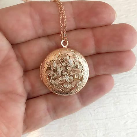 Antique Gold Locket, Rose Gold Locket, Locket Vintage, Locket Necklace Vintage, Gold Locket Necklace, Dainty Diamond Necklace, Star Necklace Gold, Star Charm Necklace, Round Locket