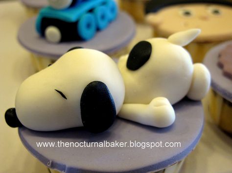 Bolo Snoopy, Snoopy Cake, Super Torte, Snoopy Party, Fondant Animals, ดินปั้น Polymer Clay, Kids Cakes, Modeling Chocolate, Dog Cake