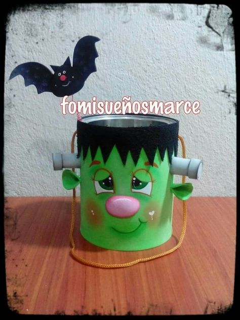 Halloween Train, Diy Halloween Gifts, Moldes Halloween, Halloween Iii, Adornos Halloween, Fall Halloween Crafts, Halloween 1, Halloween Diy Crafts, Halloween Desserts