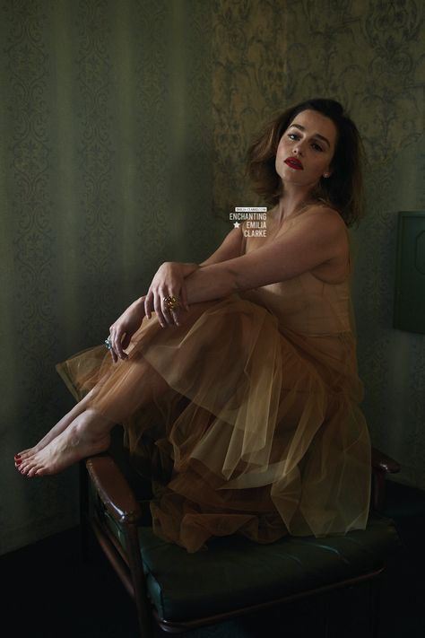 Emilia Clarke Photoshoot, Emilia Clarke Pics, Emily Clarke, Popular Actresses, Vogue Australia, Mother Of Dragons, Emilia Clarke, British Actresses, Actress Pics