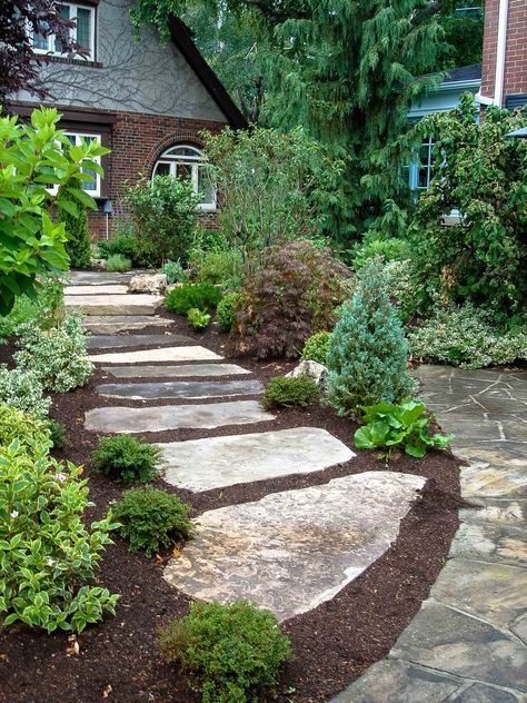 Stone Work - Walter's Landscaping Gray Stone Walkway, Stone Walk Ways To Front Door, Stone Walkways Paths To Front Door, Front Walkway Ideas Entrance Pathways, Granite Patio, Flagstone Steps, Stone Backyard, Modern Gardening, Growing A Garden