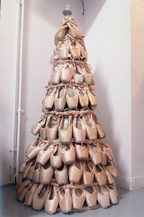 Things To Do With Old Pointe Shoes, Old Pointe Shoes Display, Pointe Shoe Christmas Tree, What To Do With Old Pointe Shoes, Pointe Shoe Crafts, Pointe Shoe Decor, Pointe Shoe Wreath, Decorating Pointe Shoes, Pointe Shoe Art