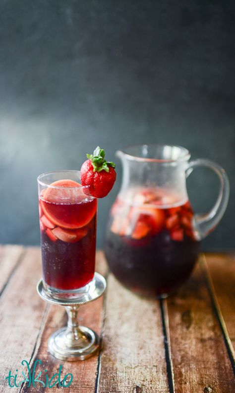 Refreshing, Fruity, Red Sangria Recipe | Tikkido.com Red Sangria Recipe, Glace Fruit, Red Sangria Recipes, Batch Cocktails, Sangria Recipe, Red Sangria, Summer Cocktail Recipes, Baileys Irish Cream, Sangria Recipes