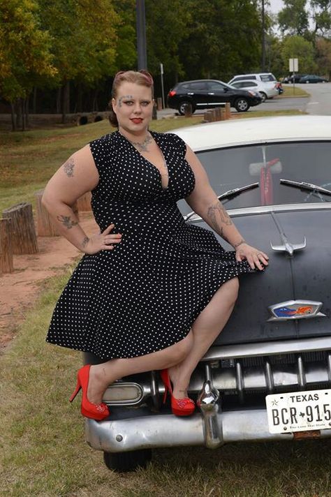 Plus sized pinup Plus Size Rockabilly, Pin Up Car, Pin Up Photos, Pin Up Outfits, Pin Up Photography, Pinup Couture, Rockabilly Pin Up, Mama Style, Plus Sized