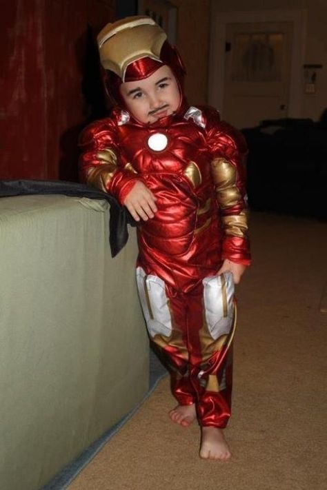 Iron Man! Iron Man Memes, Iron Man Cosplay, Cosplay Kids, Ironman Costume, Ironic Humor, Funny Cosplay, Best Iron, Funny Marvel, Black Halloween Dress