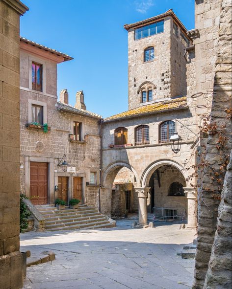 Old Italian Aesthetic, Village Aesthetic, Italy Restaurant, Italian Town, Lazio Italy, Italy Architecture, Central Italy, Italian Aesthetic, Italy Landscape