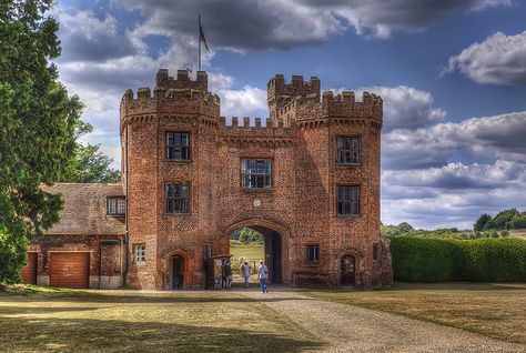 Castle Gatehouse, Tudor Architecture, Castle Photo, British Castles, Small Castles, Castle Gate, Stone Wall Design, Castle Home, Beach House Exterior