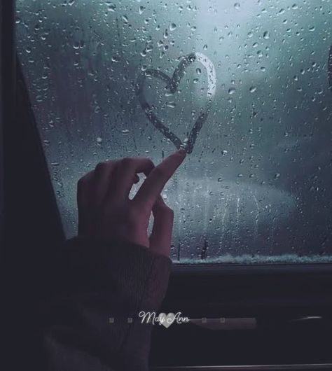 Heart On Window Rain, Dark Rainy Night Aesthetic, Phone Backround, Rainy Window, Rain Window, Rainy Day Aesthetic, Beautiful Beach Pictures, Phone Wallpaper Boho, Dark Nature