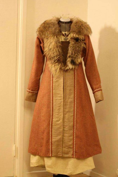 Viking Coat, Norse Clothing, Costume Viking, Viking Garb, Viking Reenactment, Viking Dress, Viking Costume, Viking Women, Nordic Vikings