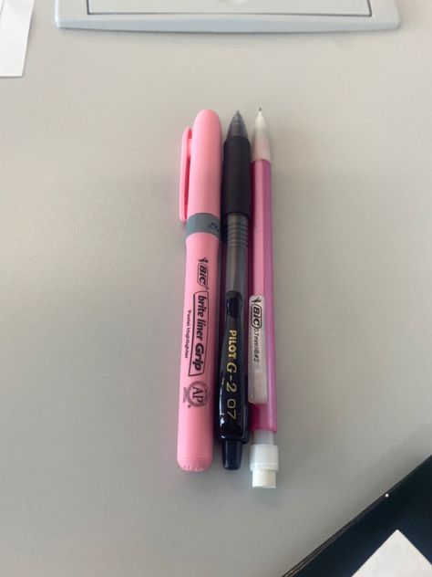 Pink Pencil Aesthetic, Pink Mechanical Pencils, Pink Highlighter Pen, Pink School Supplies, Pens Aesthetic, Pink Wishlist, Pen Highlighter, Pastel Highlighter, Led Pencils