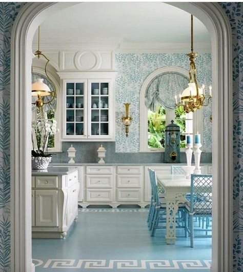 Chinoiserie Chic: The Blue and White Chinoiserie Kitchen Blue And White Chinoiserie Kitchen, Chinoiserie Kitchen, Blue And White Kitchen, Beach Chic Decor, Palm Beach Decor, Scott Snyder, Palm Beach Style, Blue And White Chinoiserie, Enchanted Home