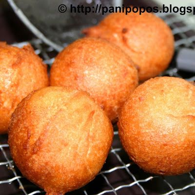 Auntie Luci's panikeke lapotopoto (Samoan/Tongan round pancakes) @keyingredient #breakfast Panikeke Recipe, Tongan Food, Polynesian Dishes, Samoas Recipe, Samoan Food, Polynesian Food, Island Food, Hawaiian Food, Breakfast Treats