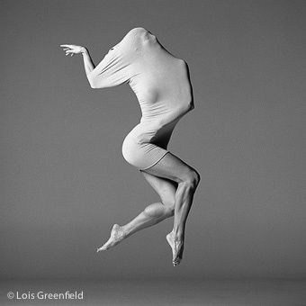 Contemporary dance. Lois Greenfield photography. Material base. Lois Greenfield, Photo Glamour, Alexander Technique, Dance Magazine, Model Train Sets, Dance Movement, Model Train Layouts, Contemporary Dance, Dance Pictures