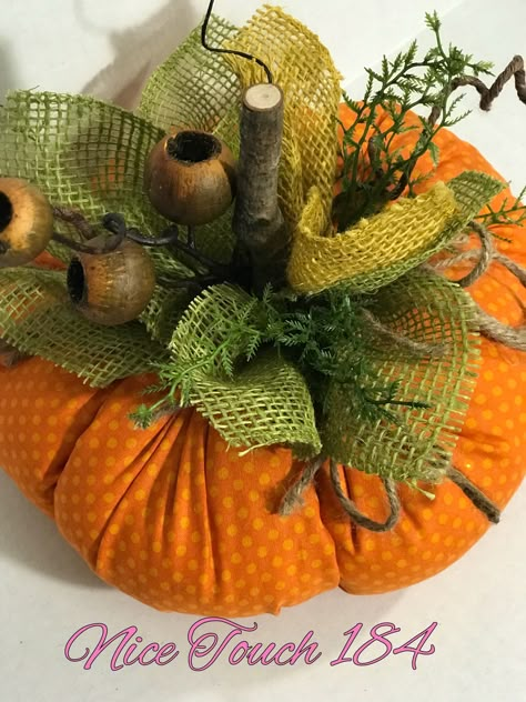 Fabric Wrapped Pumpkins Diy, Cloth Pumpkins, Burlap Leaves, Pumpkin Fabric, Stuffed Pumpkin, Strašidelný Halloween, Fall Pumpkin Crafts, Pumpkin Harvest, Fall Sewing