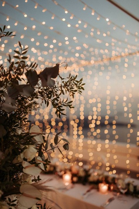 Market Lights Wedding, Fairy Light Wedding, Clifftop Wedding, Wedding Santorini, Canopy Wedding, Greek Island Wedding, Santorini Elopement, Greece Sunset, Sunset Decor