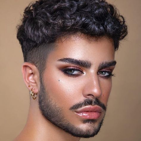 Eboy Makeup, Miami Lights, Mud Makeup, Men Wearing Makeup, Men Makeup, Makeup Festival, Nabla Cosmetics, Shimmer Body Oil, Pride Makeup