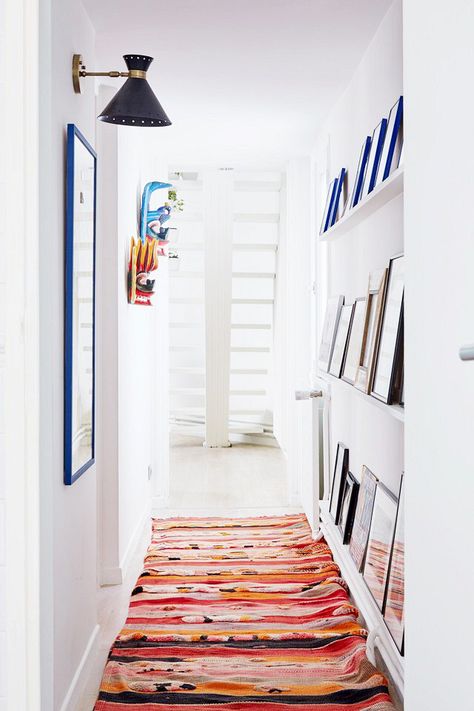 B Dark Hallway Ideas, Long Narrow Hallway, Hallway Ideas Diy, Decoration Hall, Narrow Hallways, Hallway Shelf, White Hallway, Hallway Paint, Dark Hallway