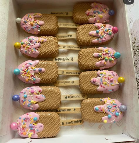 Cake Pop Popsicles Designs, Ice Cream Theme Cakesicles, Ice Cream Cakesicles Ideas, Ice Cream Themed Treats, Cake Pops Popsicle, Halloween Cake Sicles, Fourth Of July Cakesicles, Cake Popsicles Recipe, Popsicle Cake Ideas