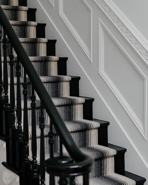 White Staircase With Runner, Black Staircase With Runner, Staircase With Runner, Black And White Staircase, Classic Staircase, Black Staircase, White Staircase, Staircase Runner, Ivory Paint